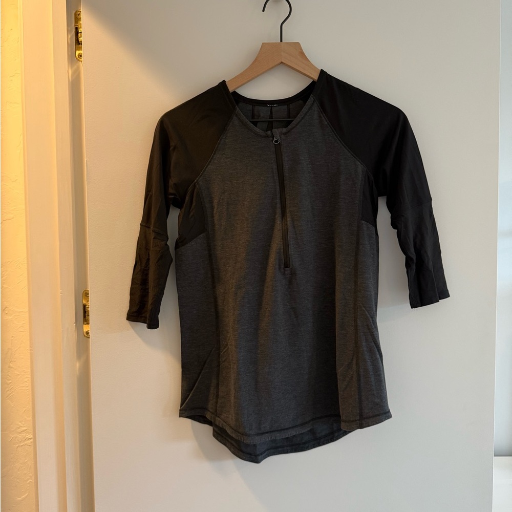 Lululemon Black and Gray 3/4 Sleeve Top